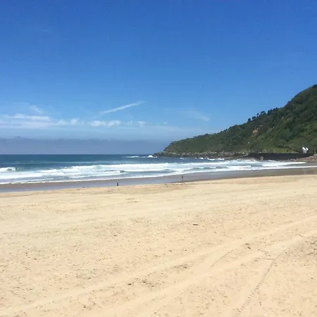 Oteiza Cerca De La Playa De La Zurriola * Сан-Себастьян